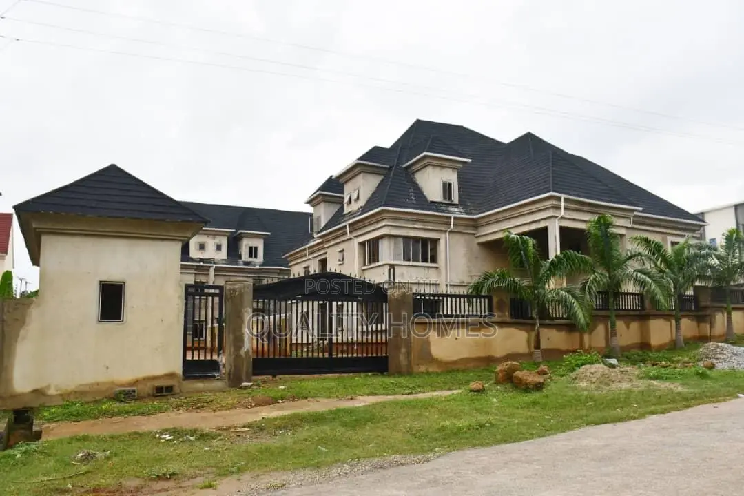 9bdrm Duplex in Life Camp for sale in Life Camp