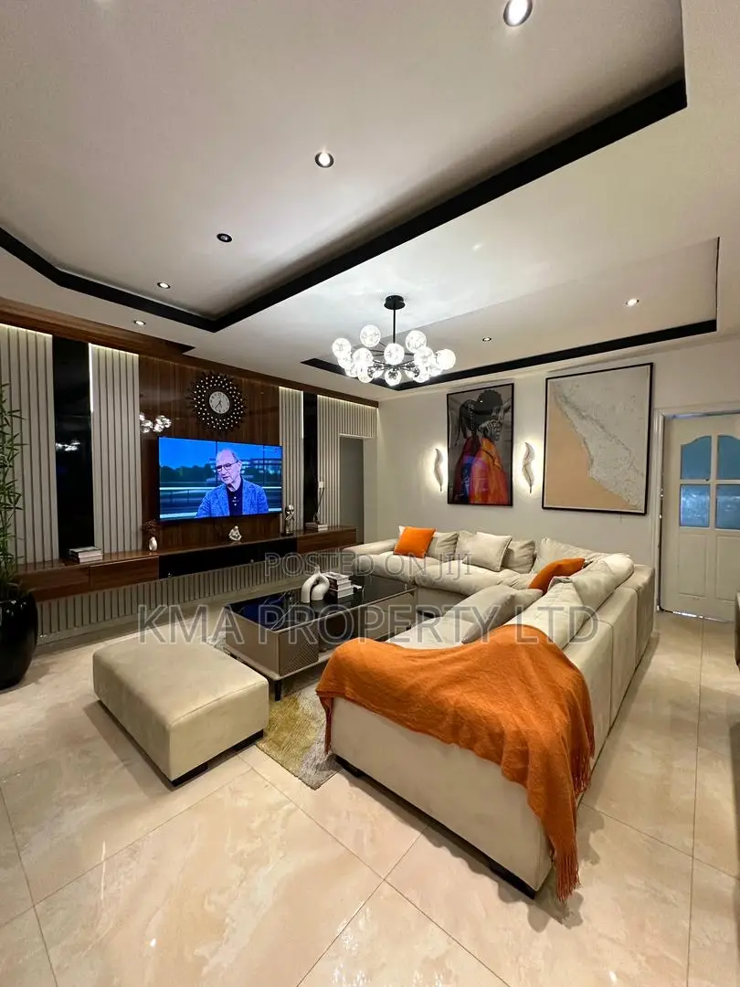Luxurious 3 Bedroom Apartment With Snooker/Tennis Table in Lekki Phase 1