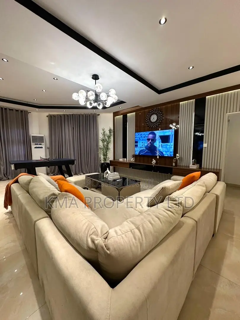Luxurious 3 Bedroom Apartment With Snooker/Tennis Table in Lekki Phase 1