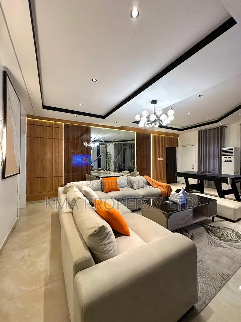 Luxurious 3 Bedroom Apartment With Snooker/Tennis Table in Lekki Phase 1