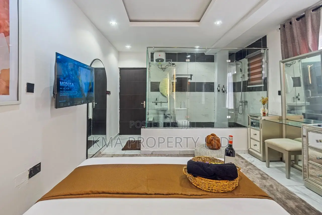 Luxurious 1 Bedroom Apartment With Ps5 and Soccer Table in Lekki Phase 1
