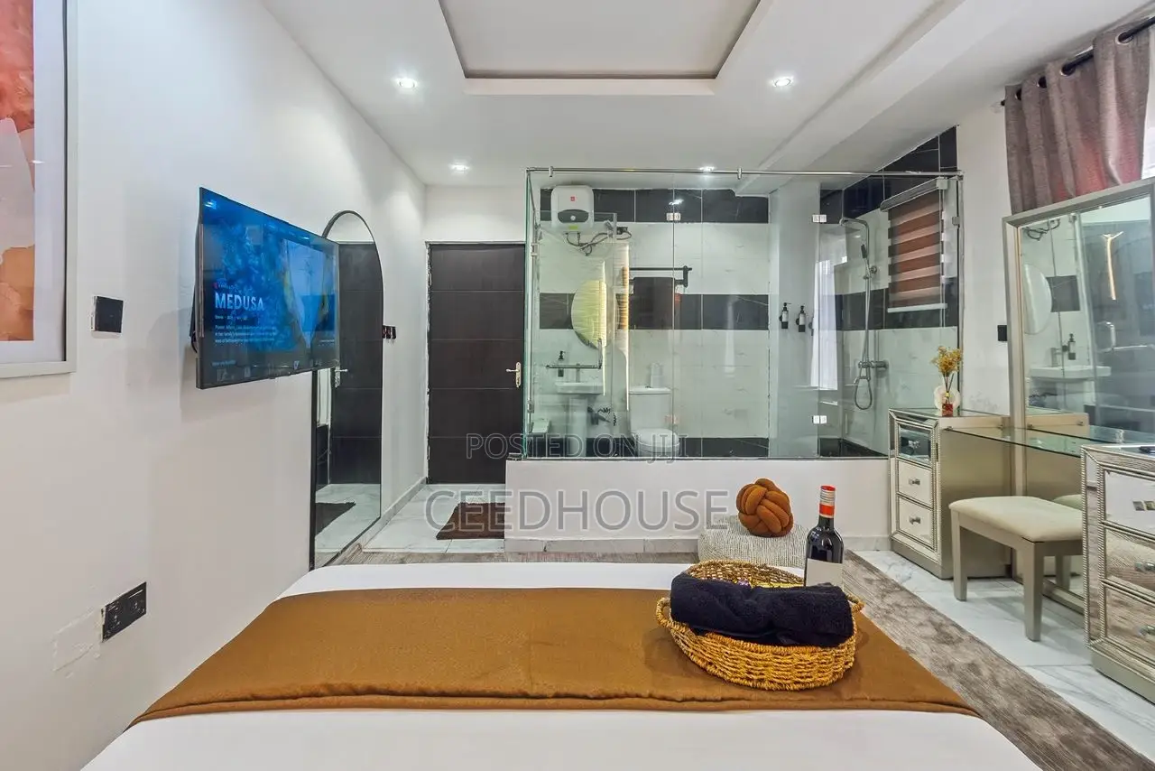 Luxurious 1 Bedroom Apartment With Ps5 and Soccer Table in Lekki Phase 1