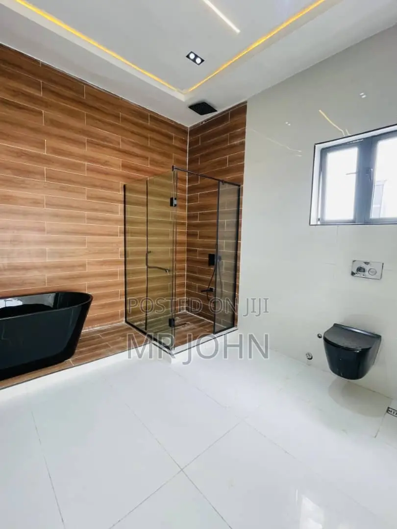 5bdrm Mansion in Ajah Lekki for sale in Ajah