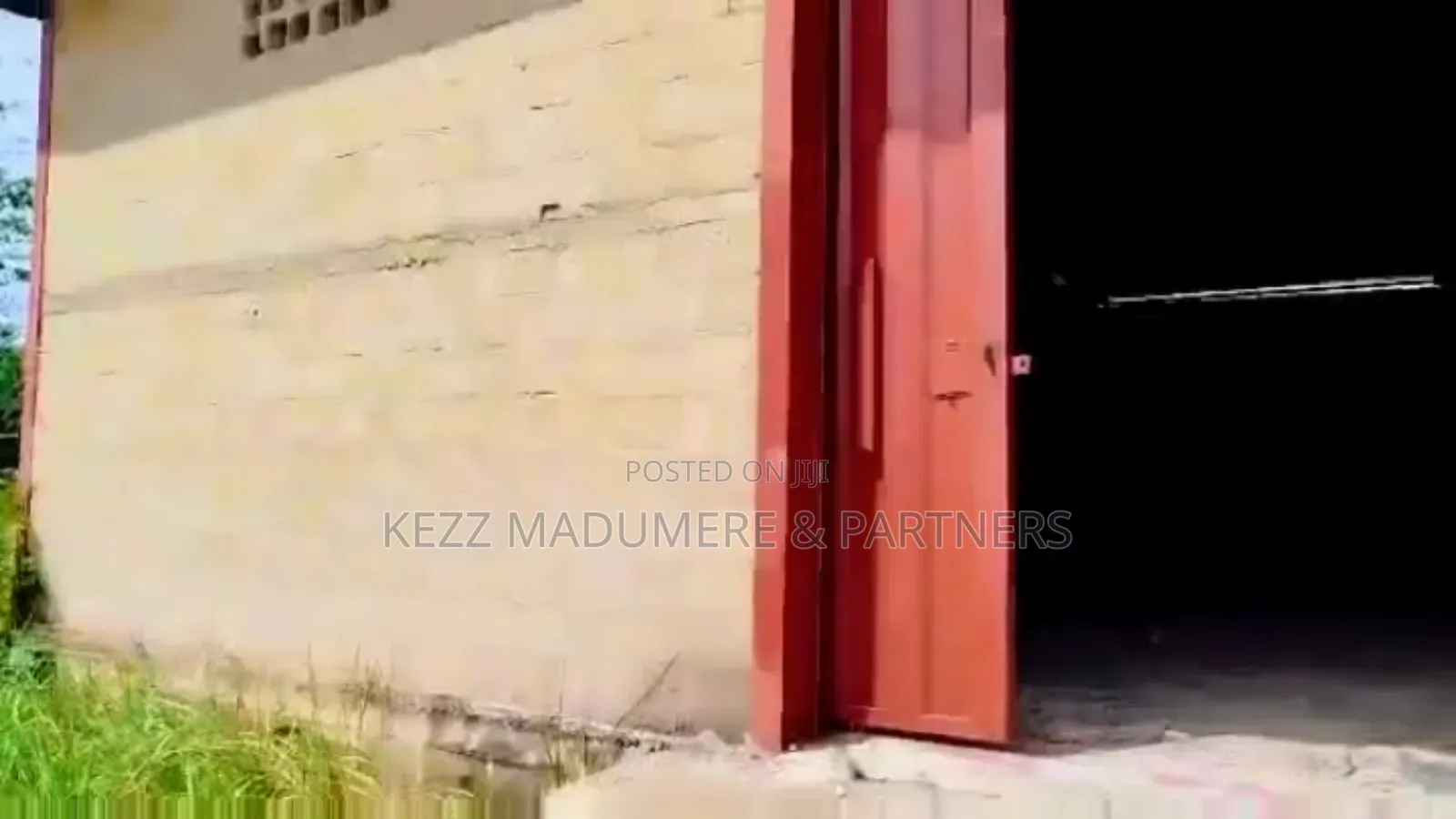 For Sale : 1000 Sqmts Warehouse On 6000 Sqmts Off Airport Rd, Enugu in Enugu
