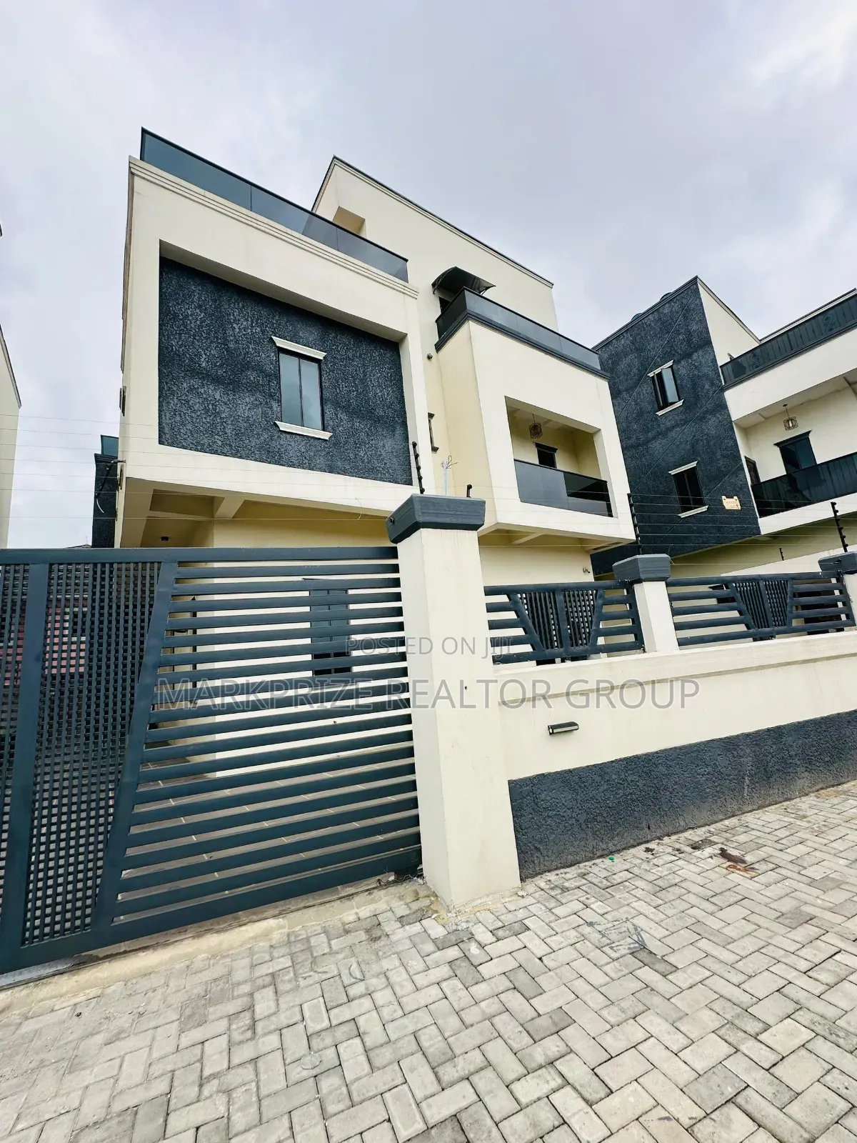 4bdrm Duplex in Amuwo Odofin for sale in Amuwo-Odofin