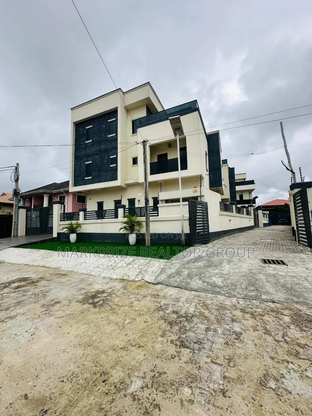 4bdrm Duplex in Amuwo Odofin for sale in Amuwo-Odofin
