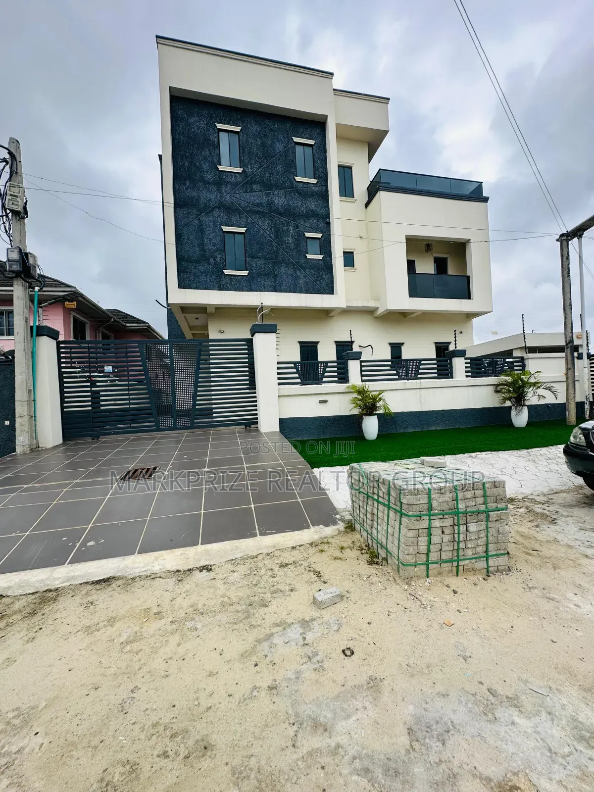 4bdrm Duplex in Amuwo Odofin for sale in Amuwo-Odofin