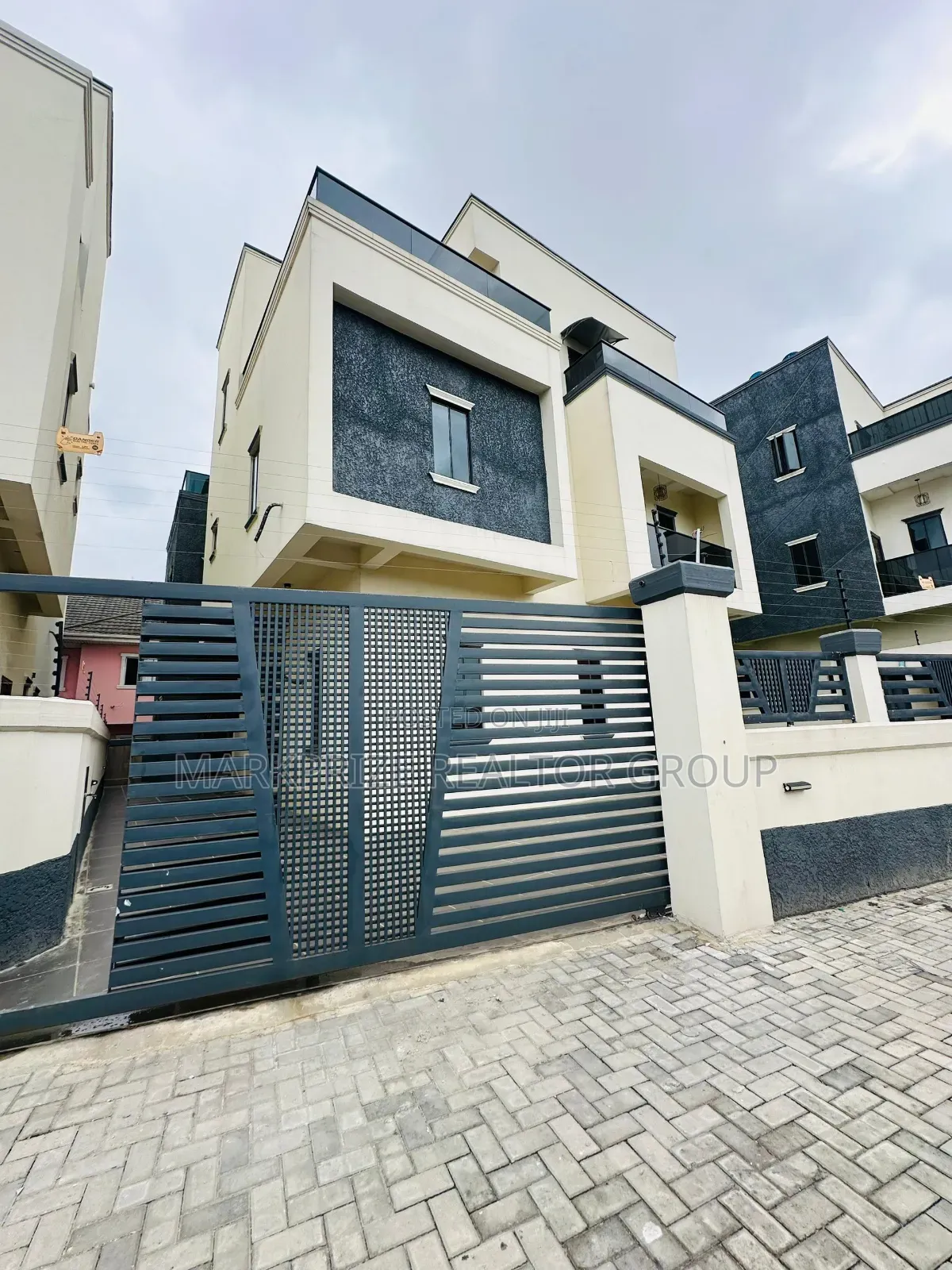 4bdrm Duplex in Amuwo Odofin for sale in Amuwo-Odofin
