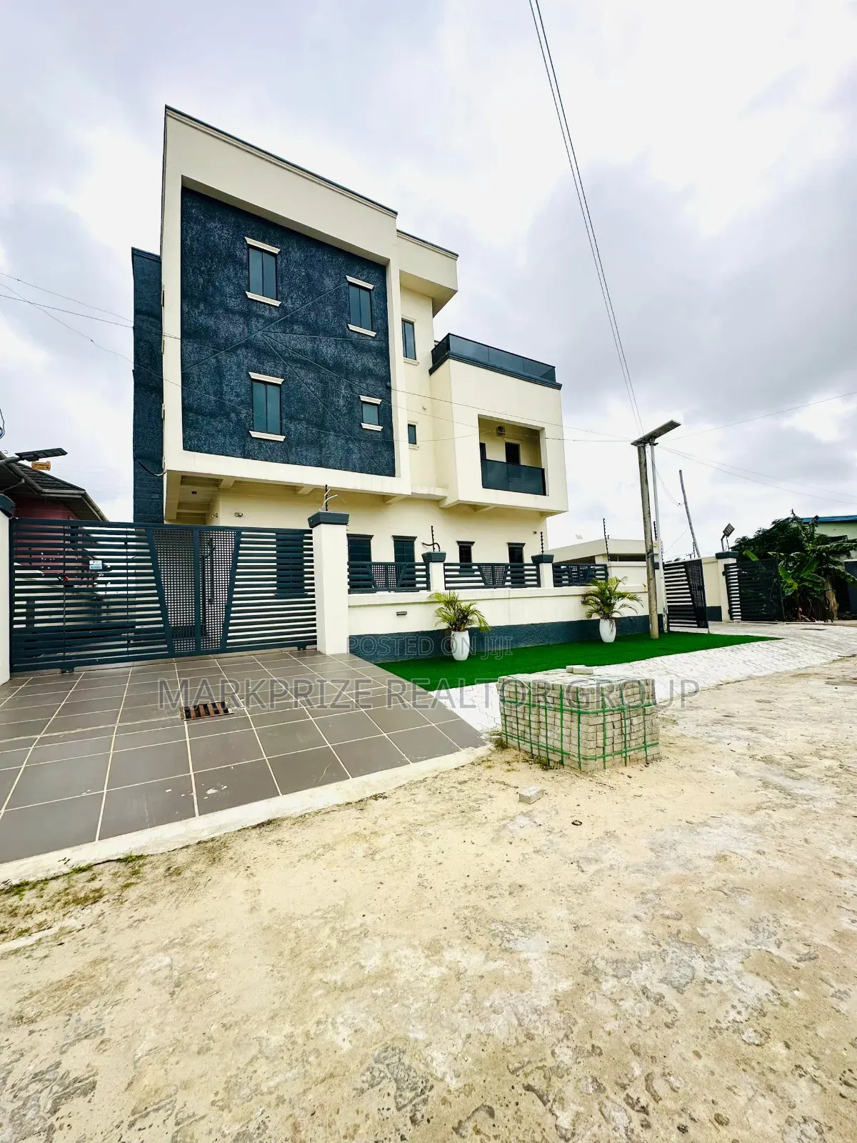 4bdrm Duplex in Amuwo Odofin for sale in Amuwo-Odofin