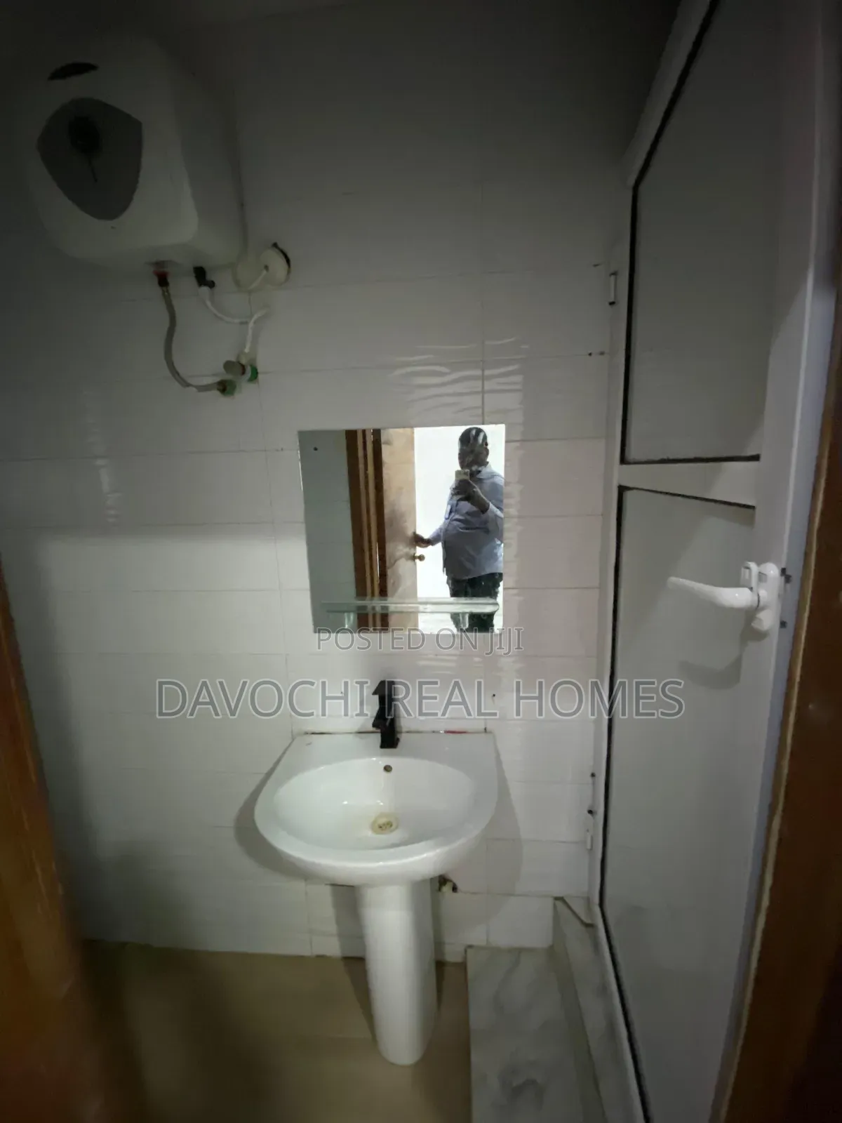 2bdrm Apartment in Off Freedom Way, Lekki for rent in Lekki
