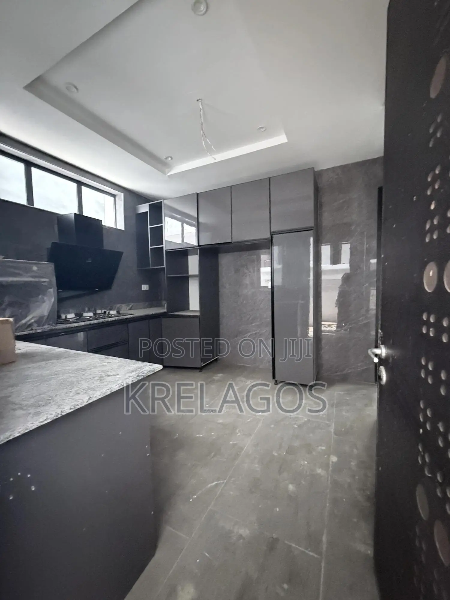 4bdrm Duplex in Chevron for sale in Chevron