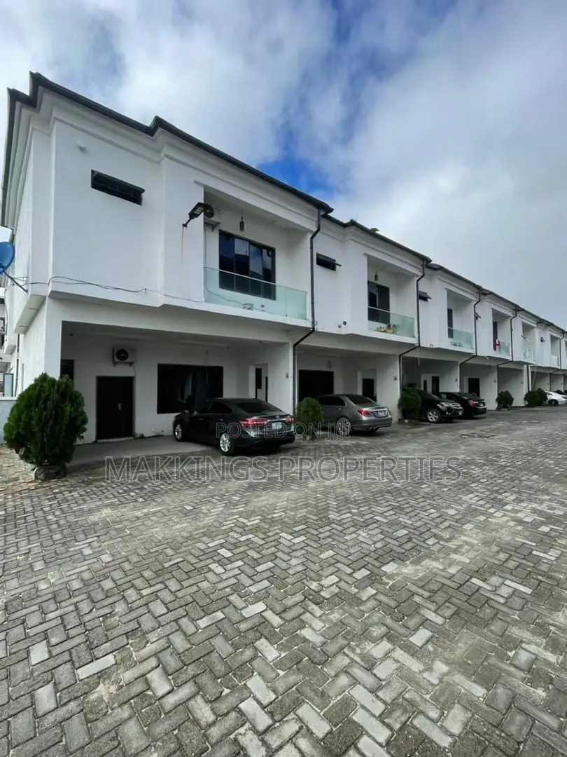 4bdrm Duplex in Ikota for rent in Ikota