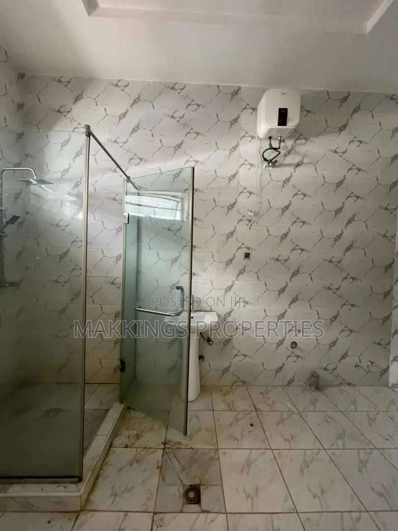 4bdrm Duplex in Ikota for rent in Ikota