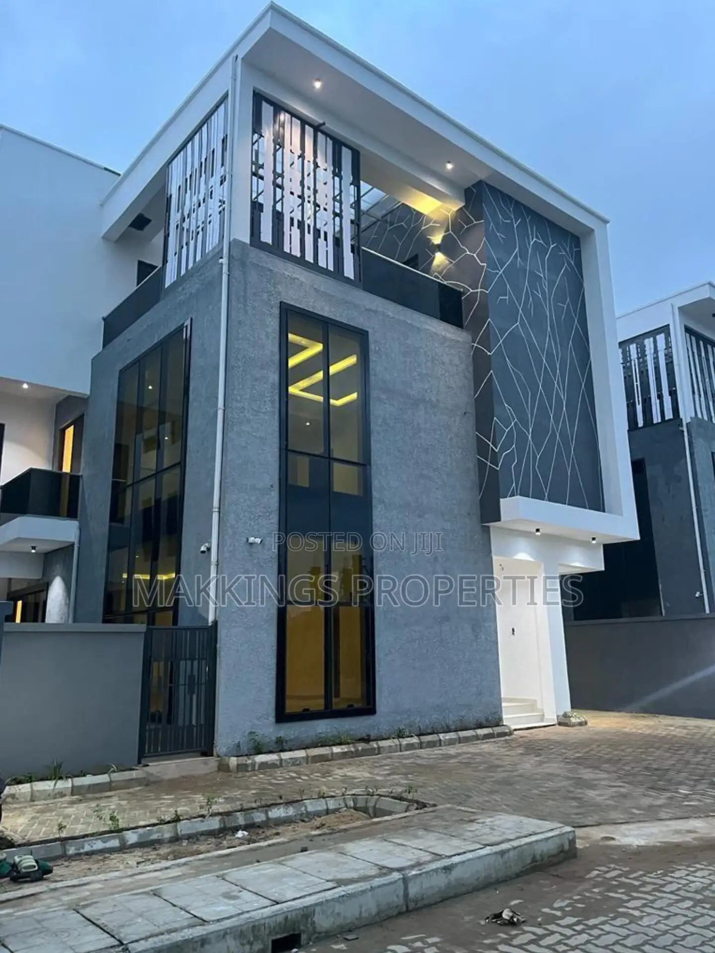 5bdrm Duplex in Nicon Town for sale in Nicon Town