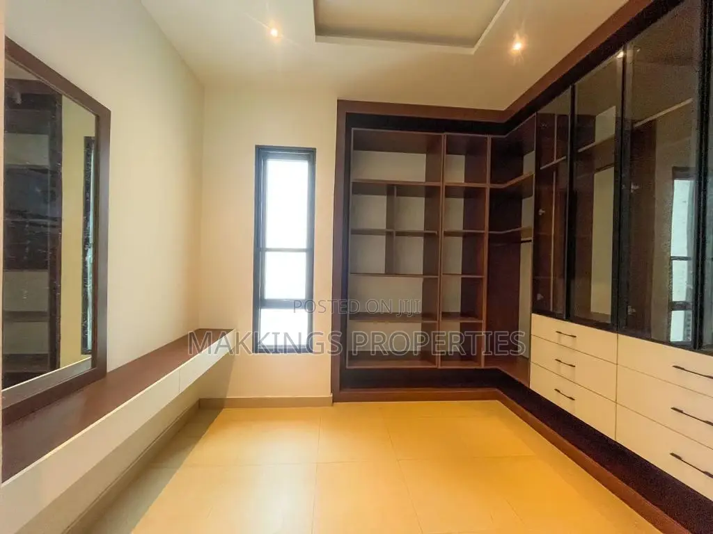 5bdrm Duplex in Nicon Town for sale in Nicon Town
