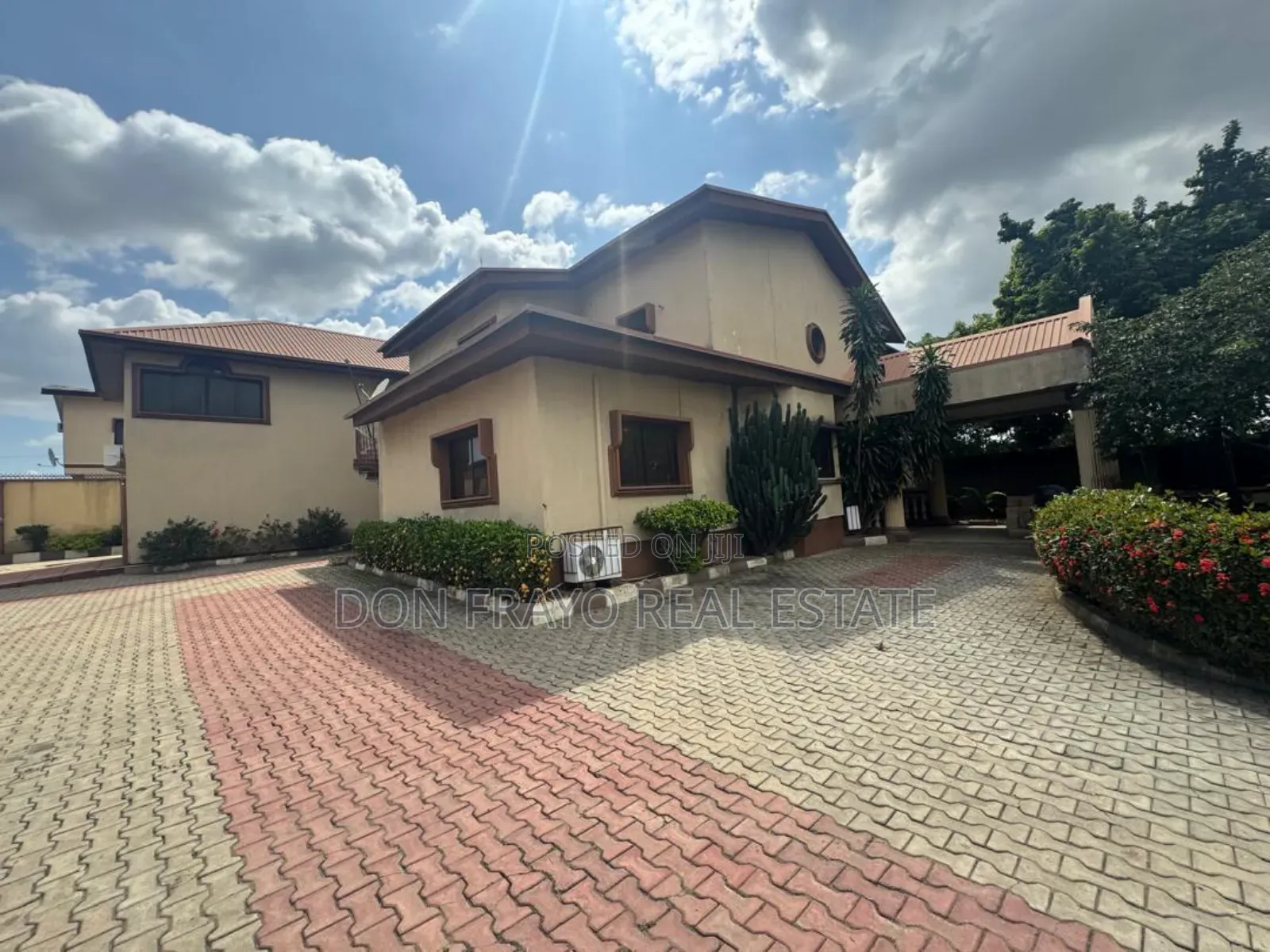 10bdrm Duplex in Oluyole Estate for sale in Oluyole Estate