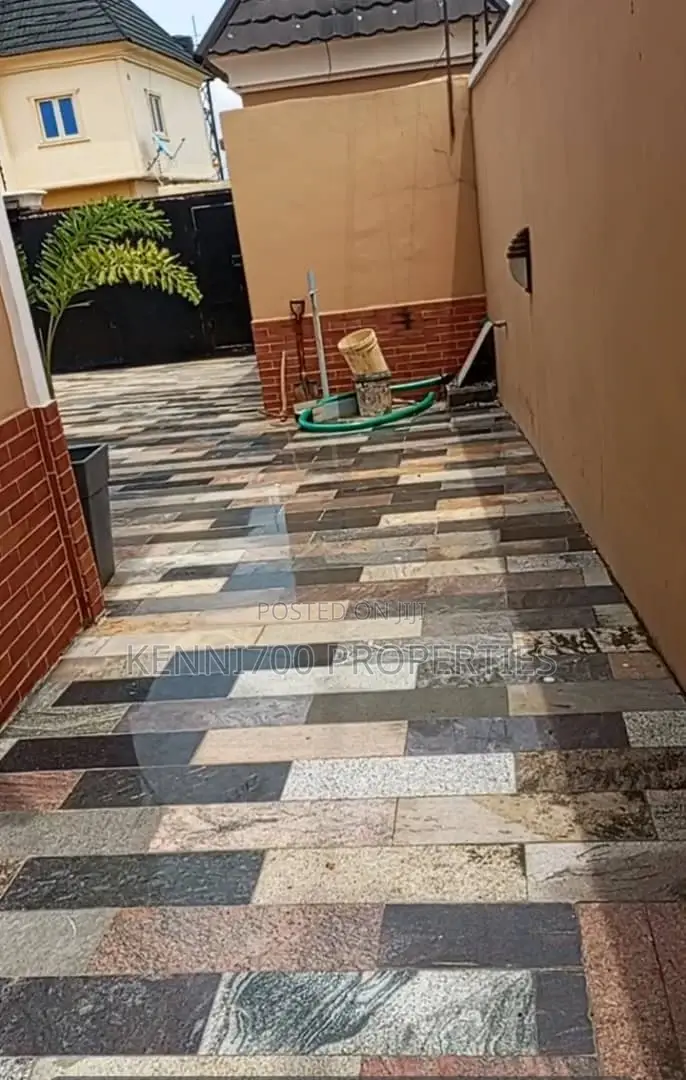 5bdrm Duplex in Unilag Estate, GRA Phase 1 for sale in GRA Phase 1