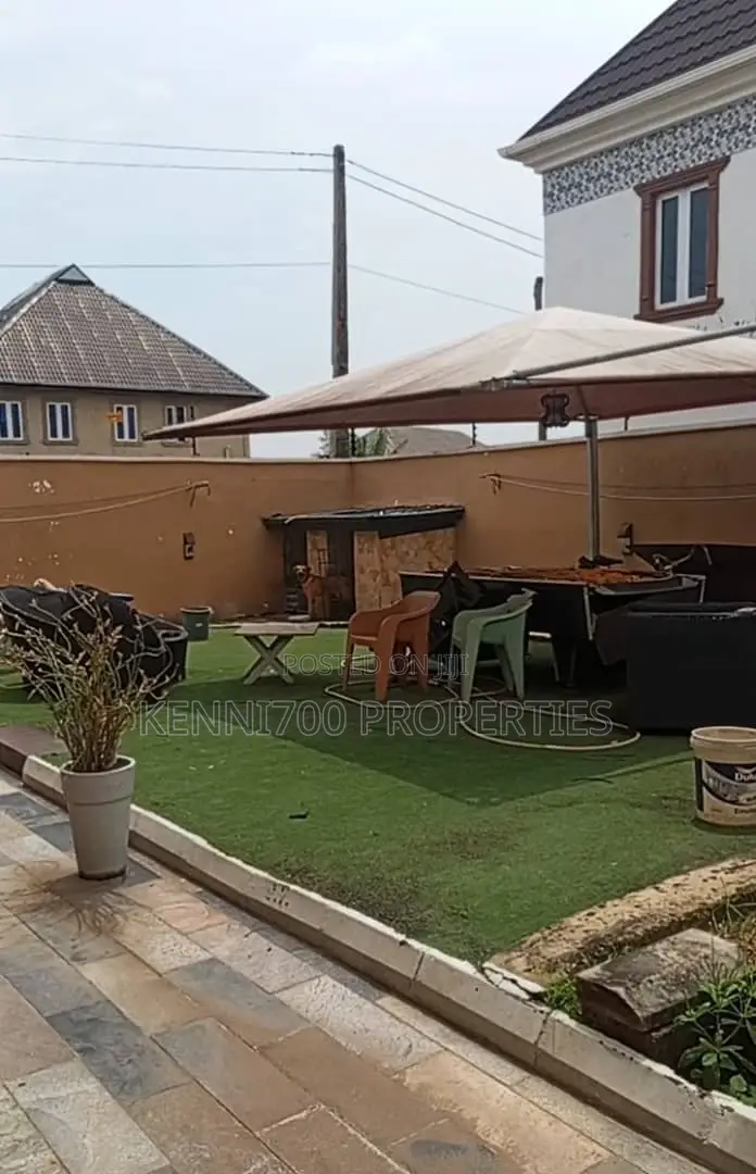 5bdrm Duplex in Unilag Estate, GRA Phase 1 for sale in GRA Phase 1