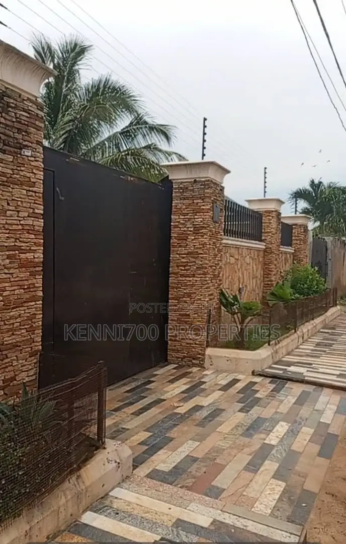 5bdrm Duplex in Unilag Estate, GRA Phase 1 for sale in GRA Phase 1