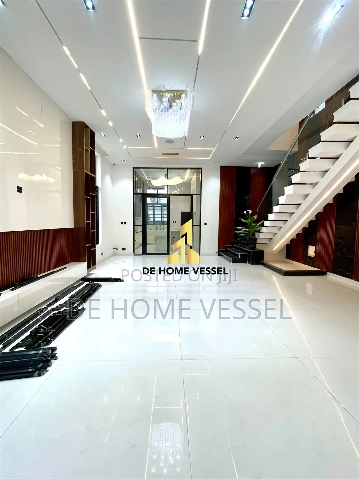 5bdrm Duplex in Chevron for sale in Chevron