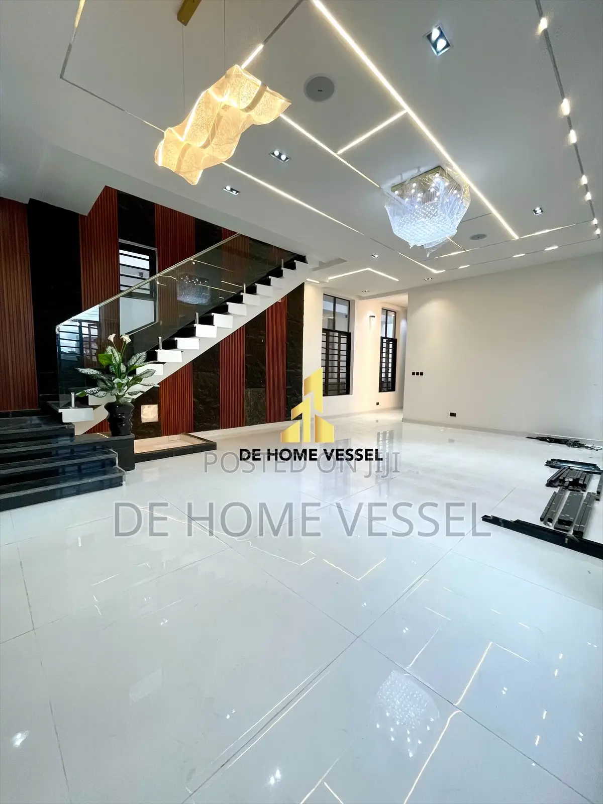 5bdrm Duplex in Chevron for sale in Chevron