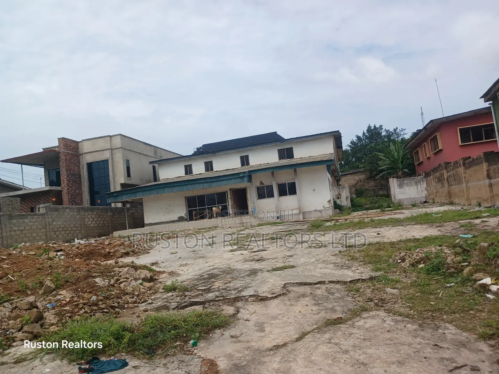 4bdrm Duplex in Jericho for sale in Jericho