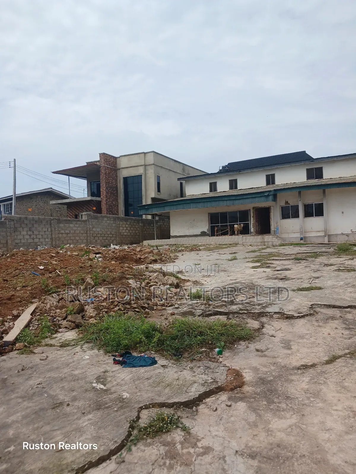 4bdrm Duplex in Jericho for sale in Jericho