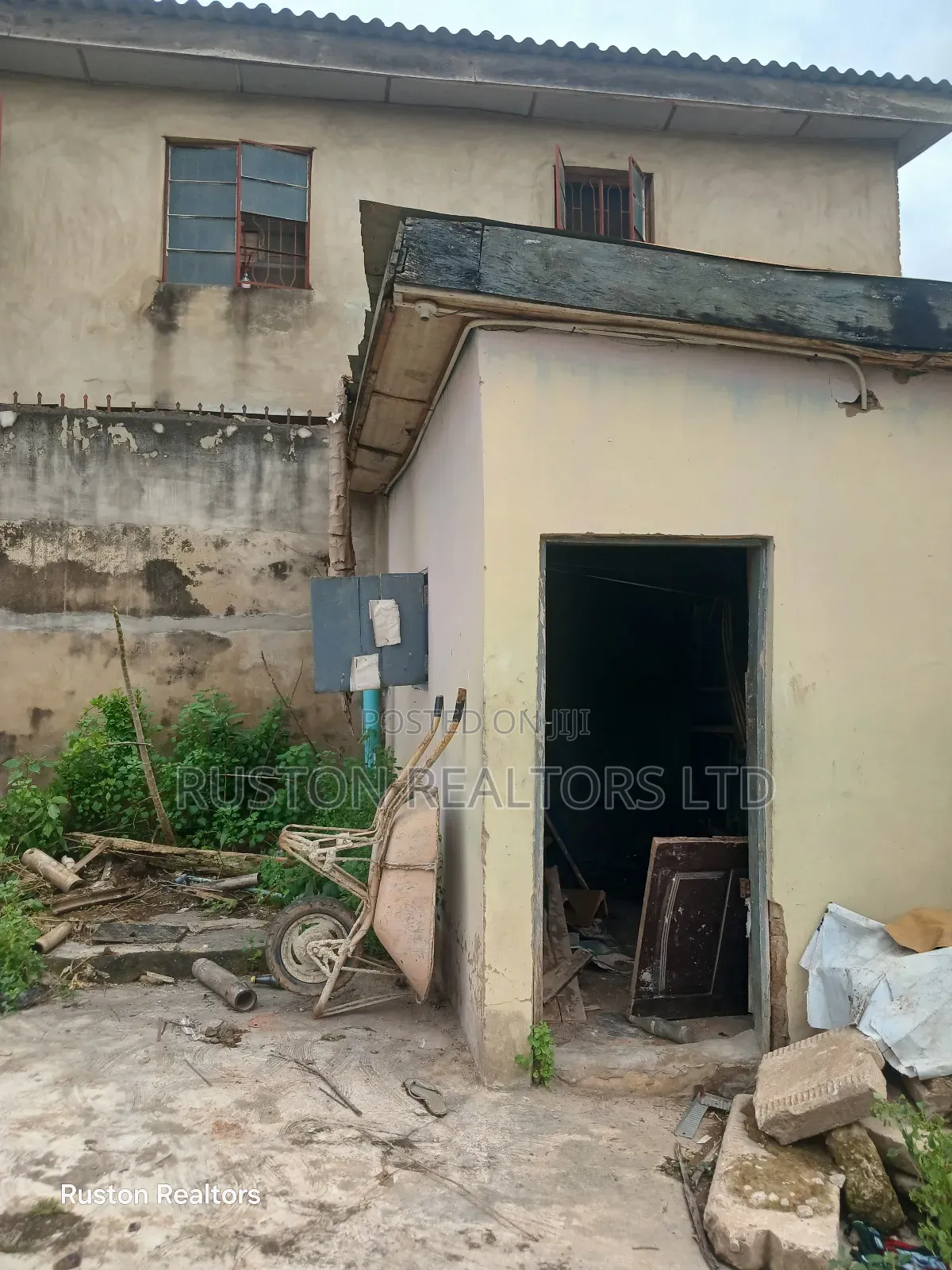 4bdrm Duplex in Jericho for sale in Jericho
