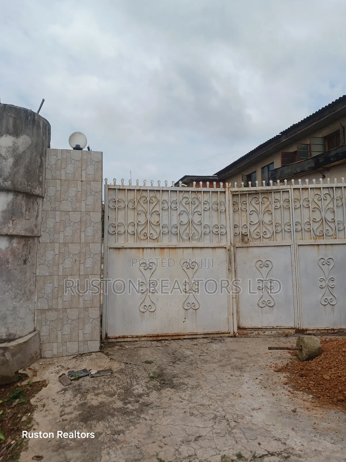 4bdrm Duplex in Jericho for sale in Jericho