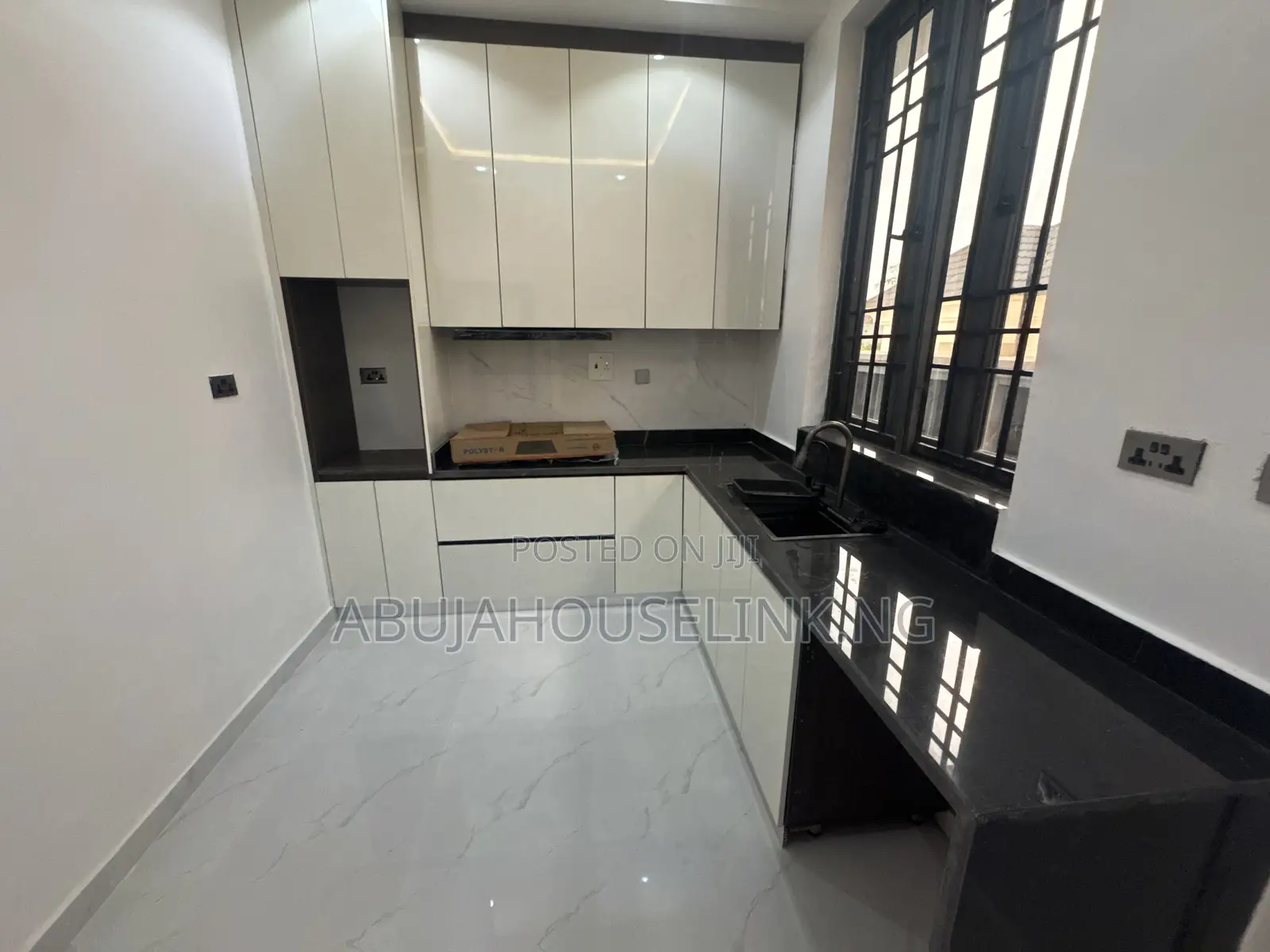 4bdrm Townhouse/Terrace in Apo Resettlement for sale in Apo Resettlement