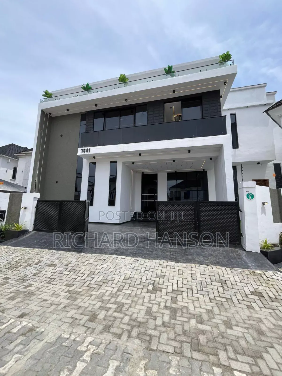 5bdrm Duplex in Inside Ajah for sale in Ajah