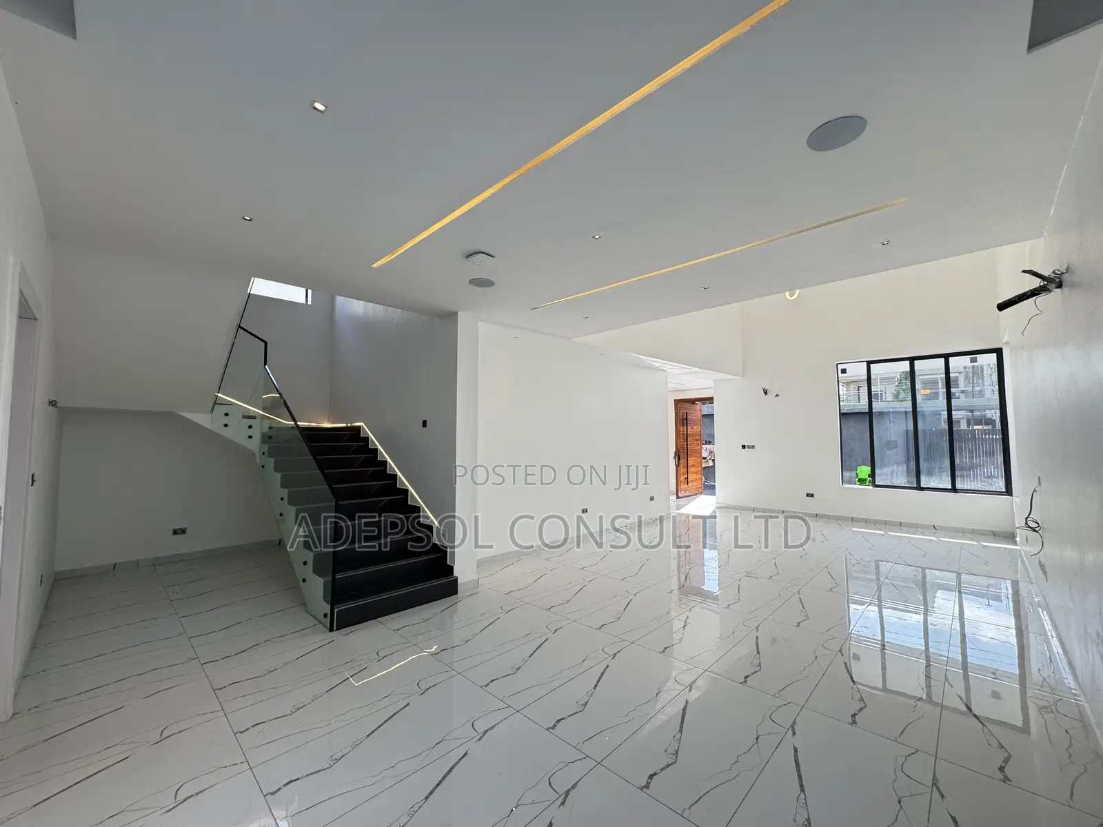 5bdrm Duplex in Lekki Phase 1 for sale in Lekki Phase 1