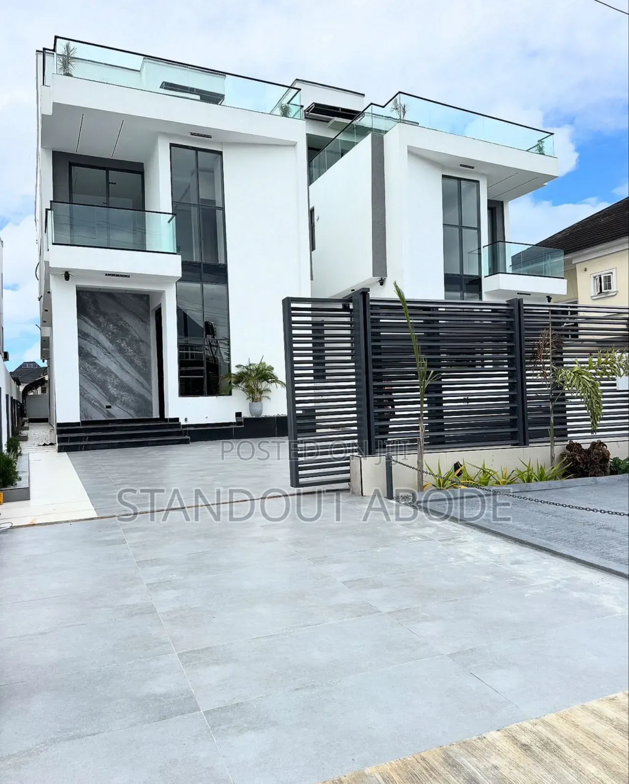 5bdrm Duplex in Chevron for sale in Chevron