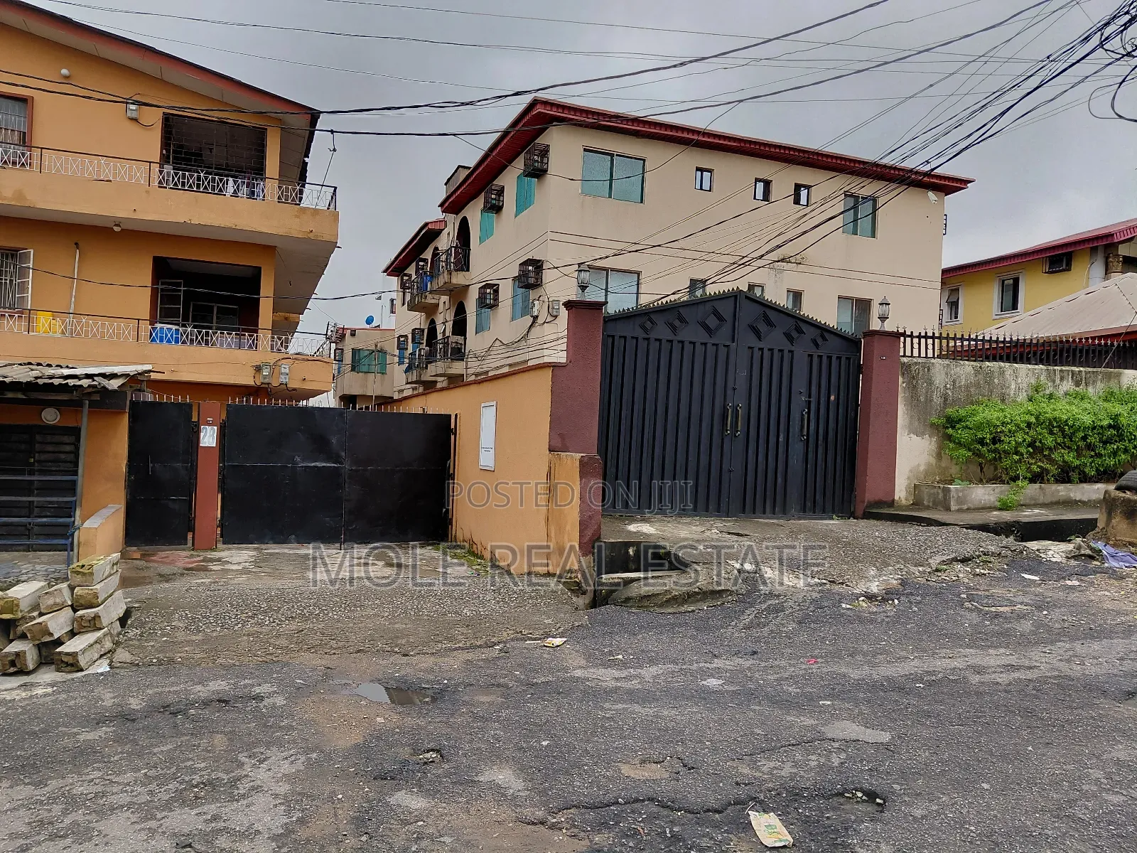 600sqm ( 1 Plot ) 4 Sale Facing Moshalashi. Ipaja Rd in Ipaja Road