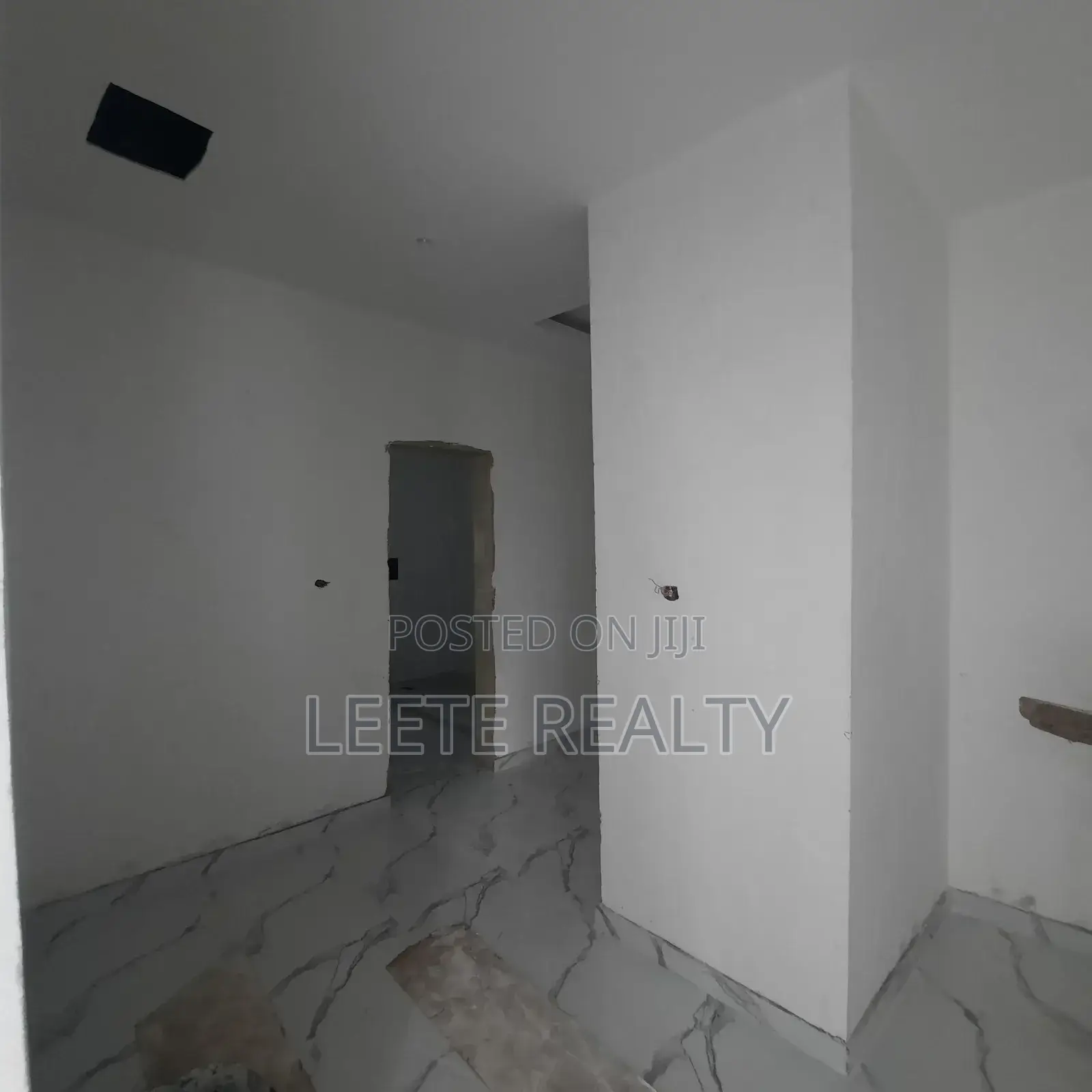 5bdrm Duplex in Apo Resettlement for sale in Apo Resettlement
