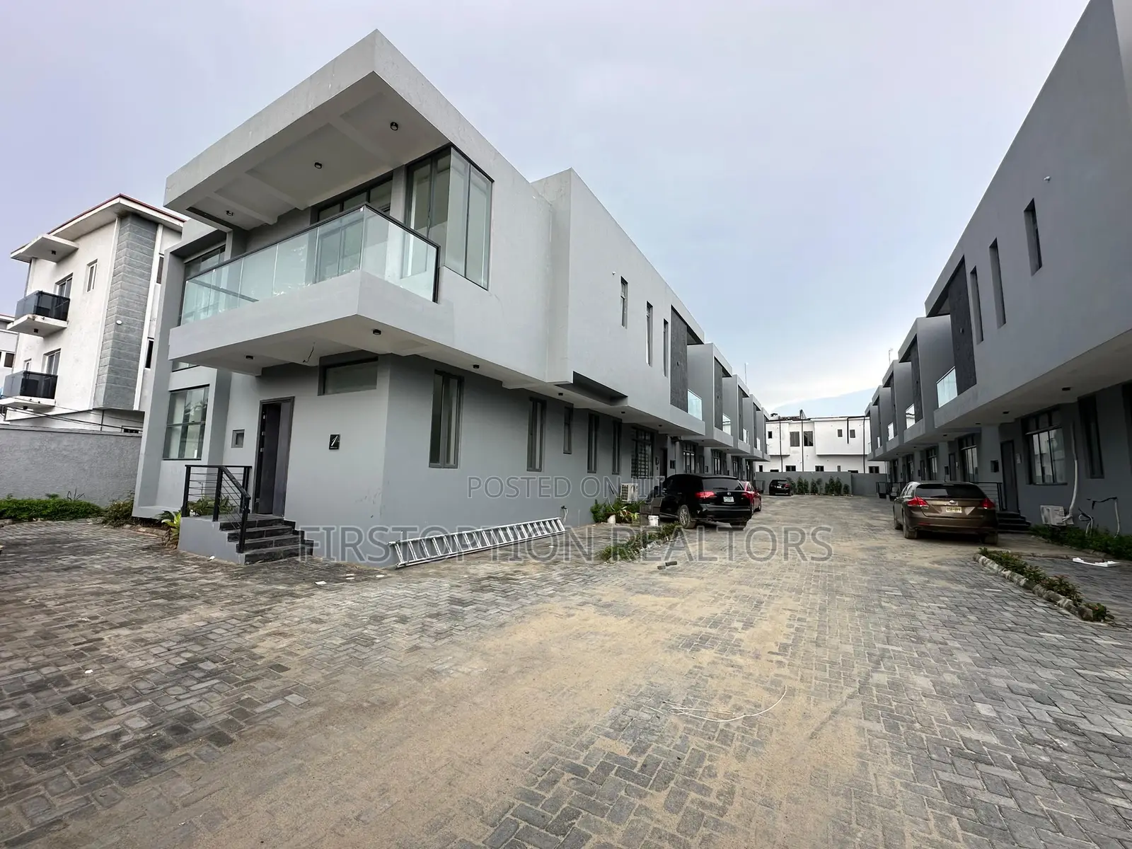 4bdrm Townhouse / Terrace in Chevron for rent in Chevron