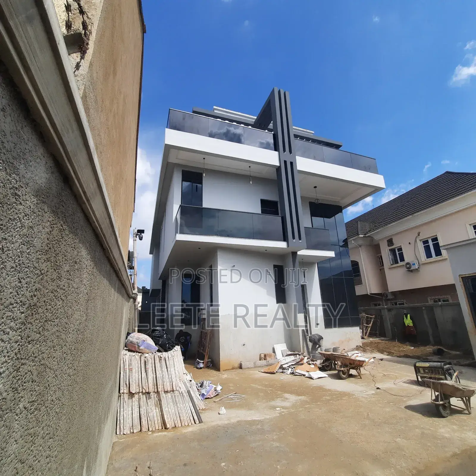 5bdrm Duplex in Apo Resettlement for sale in Apo Resettlement