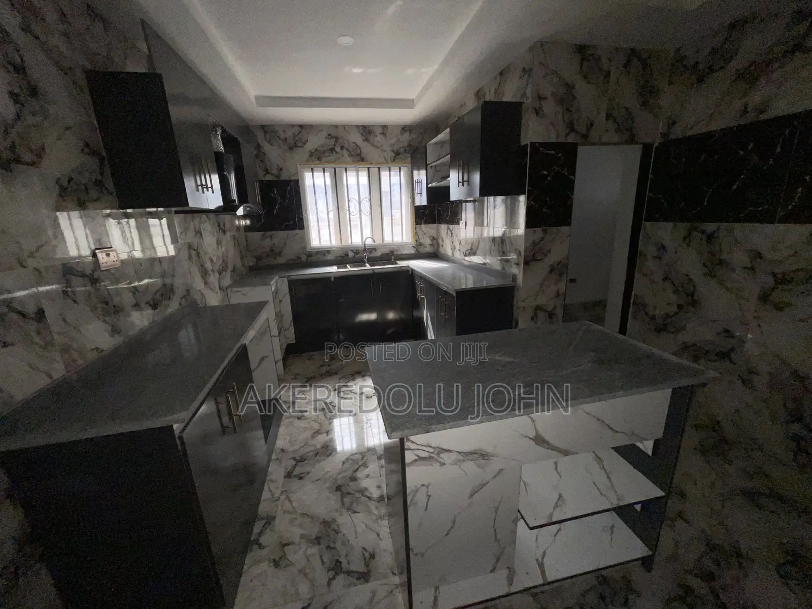 5bdrm Duplex in Apo Resettlement for sale in Apo Resettlement