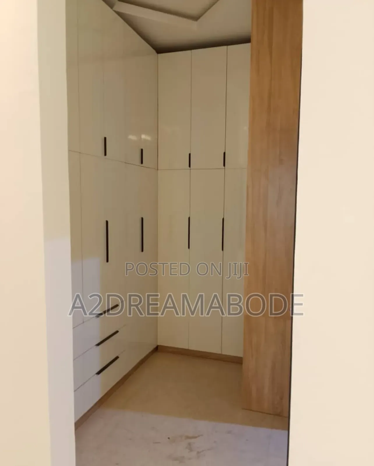 5bdrm Duplex in Omole Phase 2 for sale in Omole Phase 2