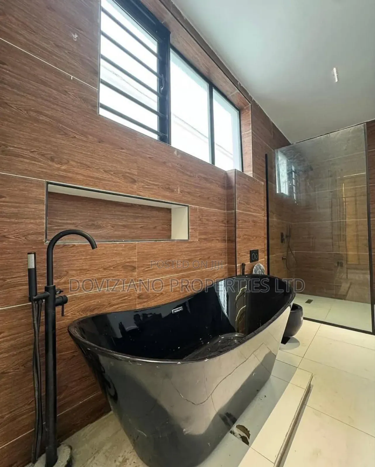 5bdrm Duplex in Ikota for sale in Ikota