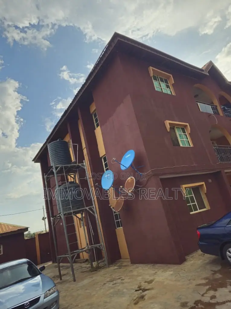 3bdrm Apartment in Olomore, Abeokuta South for sale in Abeokuta South