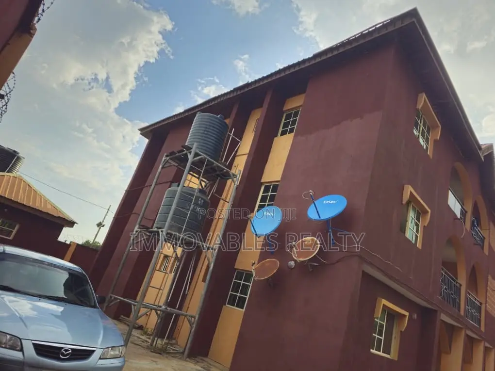 3bdrm Apartment in Olomore, Abeokuta South for sale in Abeokuta South