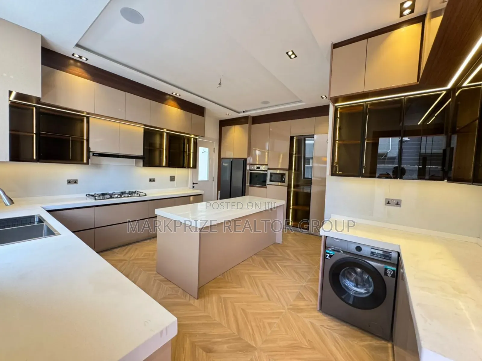 5bdrm Duplex in Lekki Phase 1 Lagos for sale in Lekki Phase 1