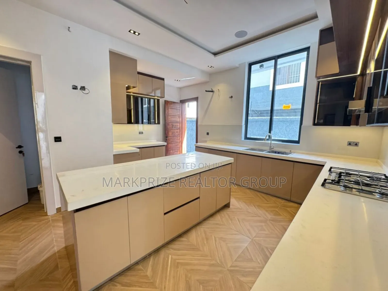 5bdrm Duplex in Lekki Phase 1 Lagos for sale in Lekki Phase 1