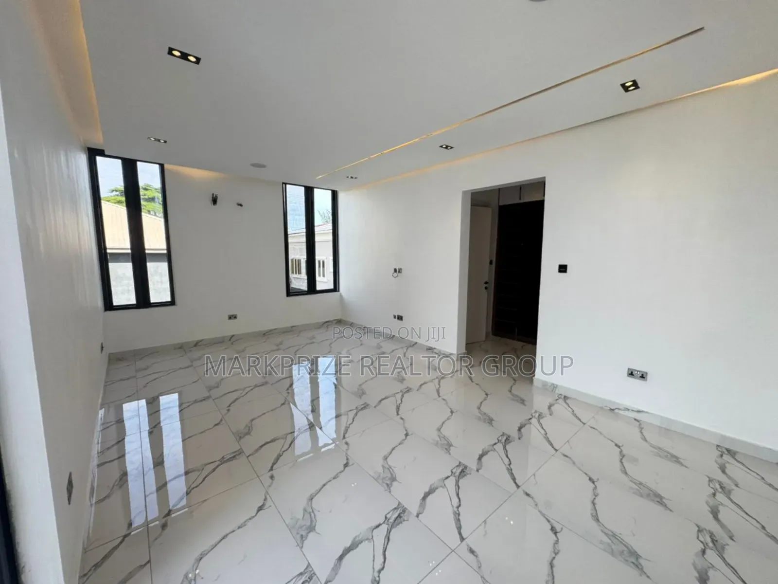 5bdrm Duplex in Lekki Phase 1 Lagos for sale in Lekki Phase 1