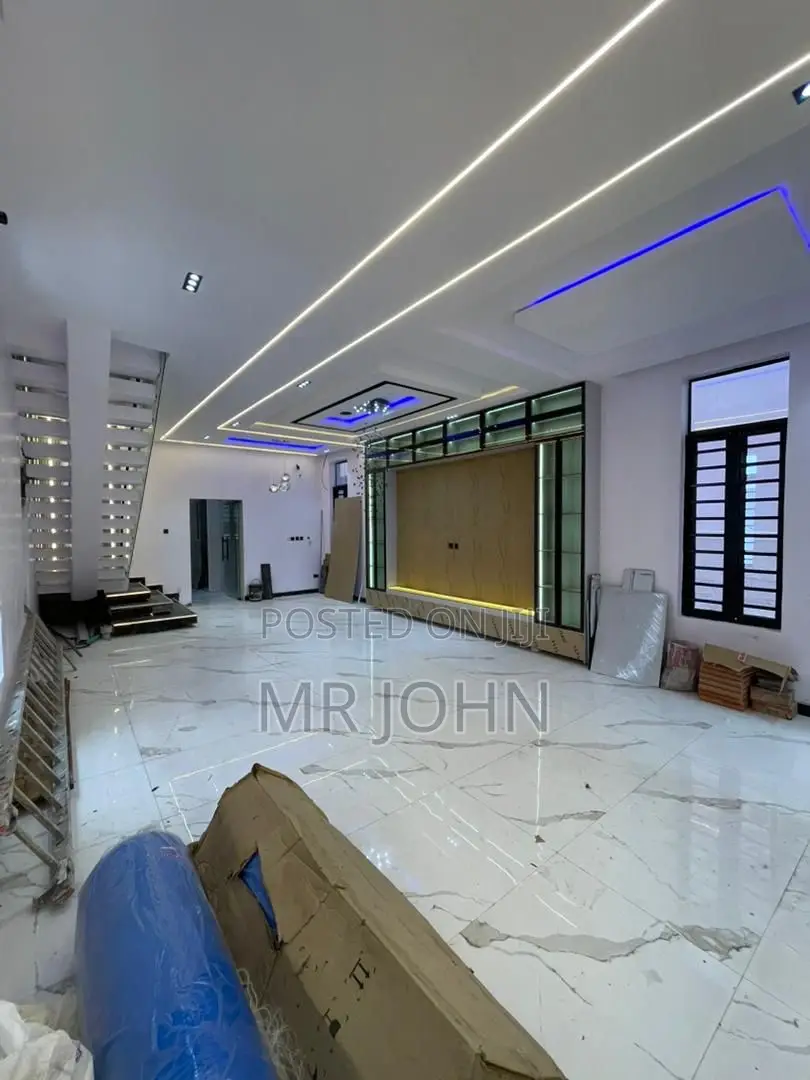 5bdrm Mansion in Orchid Road, Lekki for sale in Lekki