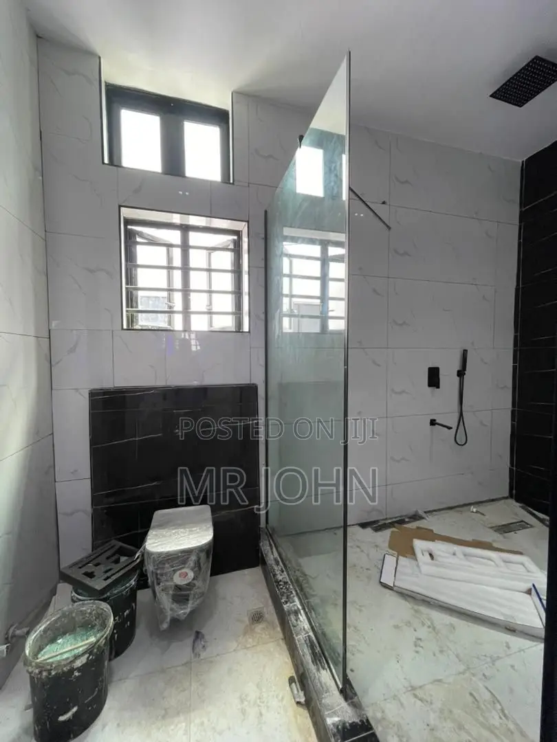 5bdrm Mansion in Orchid Road, Lekki for sale in Lekki