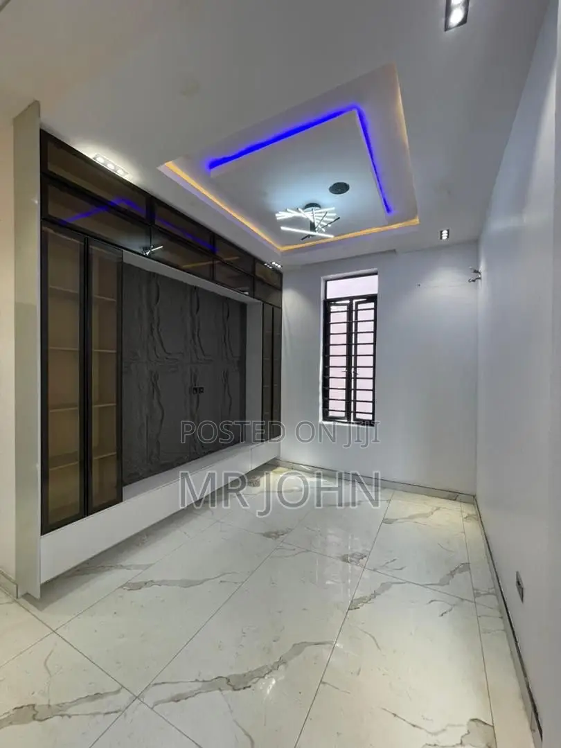 5bdrm Mansion in Orchid Road, Lekki for sale in Lekki