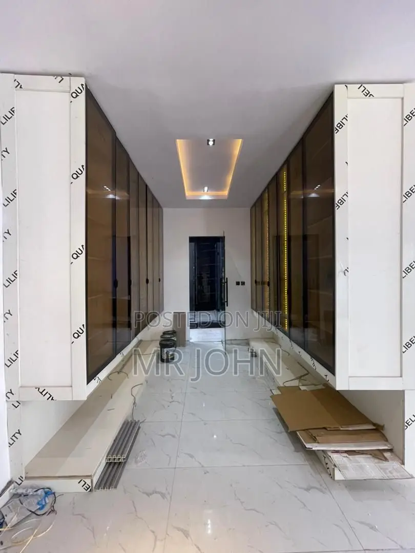 5bdrm Mansion in Orchid Road, Lekki for sale in Lekki