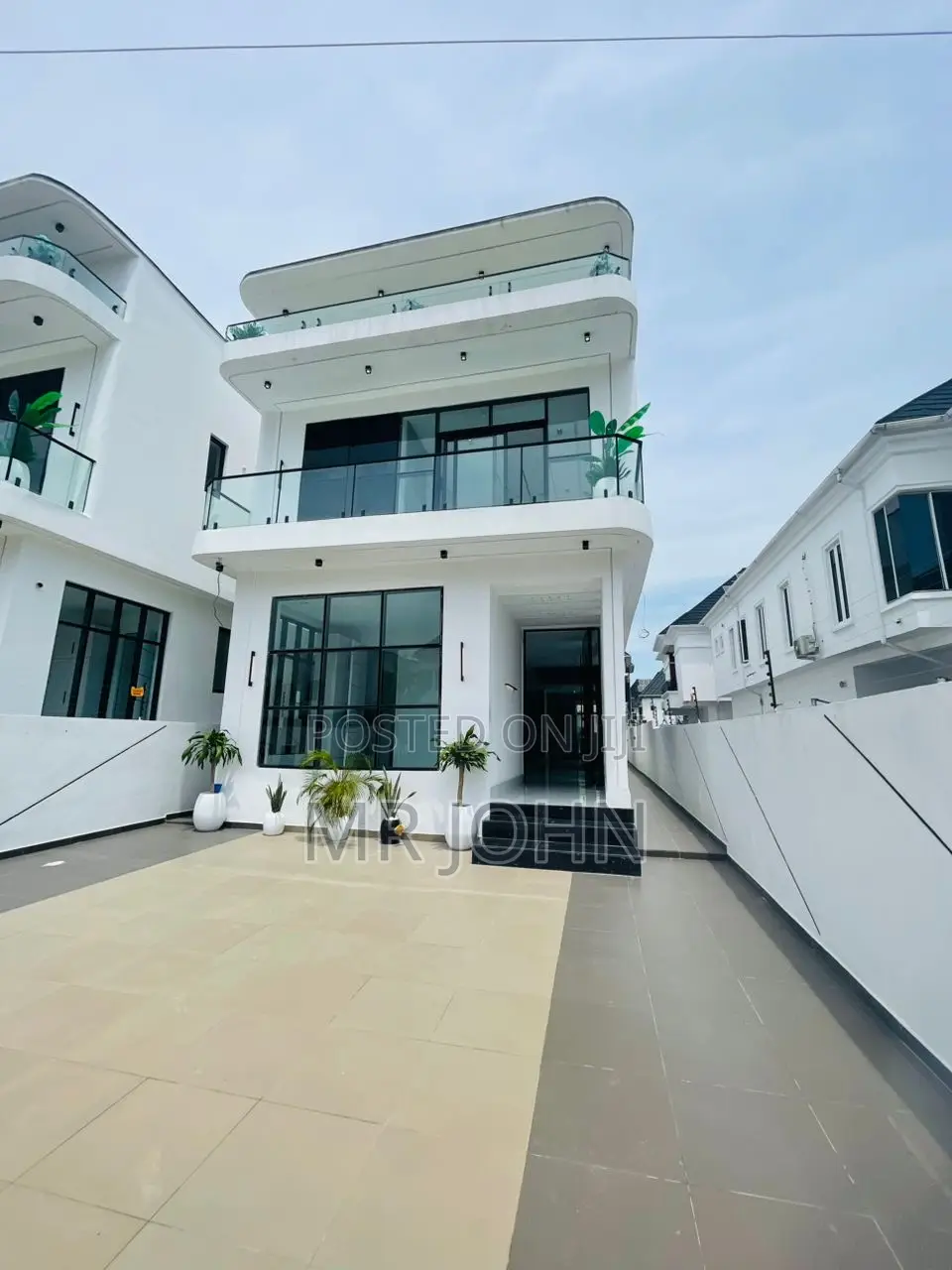 5bdrm Mansion in Second Toll Gate for sale in Lekki